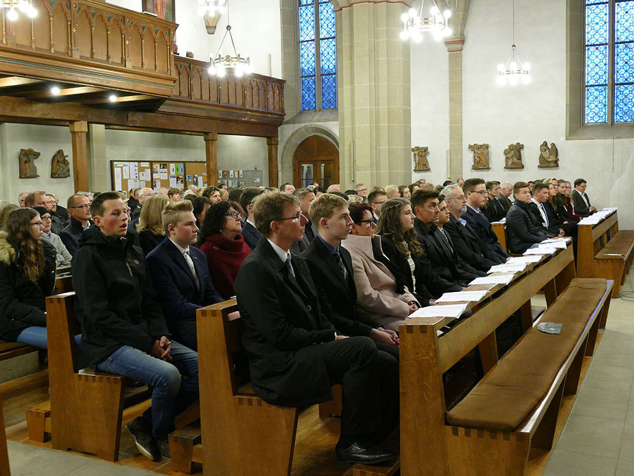 Firmung 2017 in Naumburg (Foto: Karl-Franz Thiede)